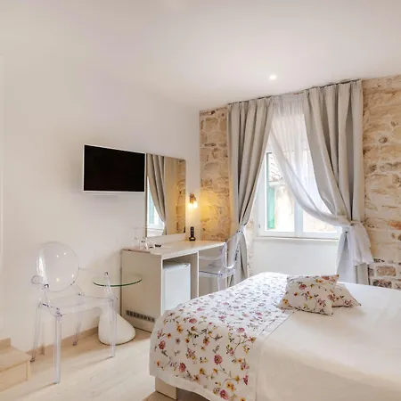 Palace Tartaglia Gæstehus 4*